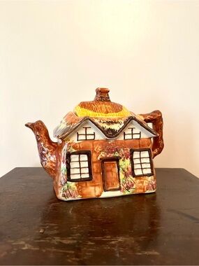 Price Bros Ceramic Teapot Ye Olde Cottage Made in England 8.5”